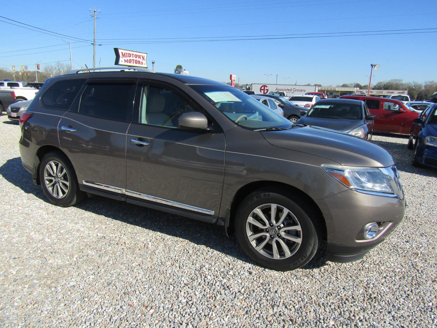 2014 Brown /Tan Nissan Pathfinder (5N1AR2MNXEC) , Automatic transmission, located at 15016 S Hwy 231, Midland City, AL, 36350, (334) 983-3001, 31.306210, -85.495277 - Photo#0